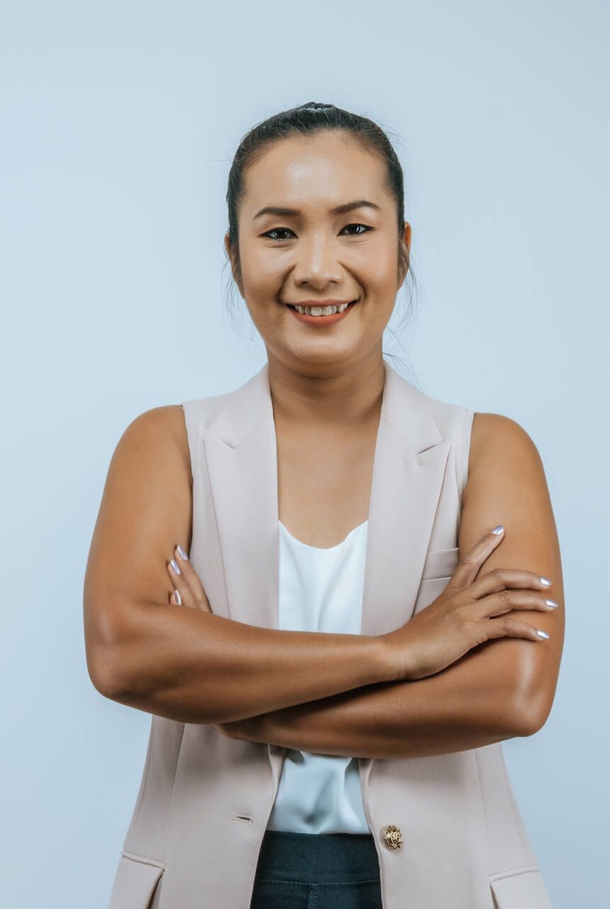 portrait-of-asian-happy-woman-smiling-looking-at-t-2022-01-30-01-25-48-utc-e1660361101521.jpg